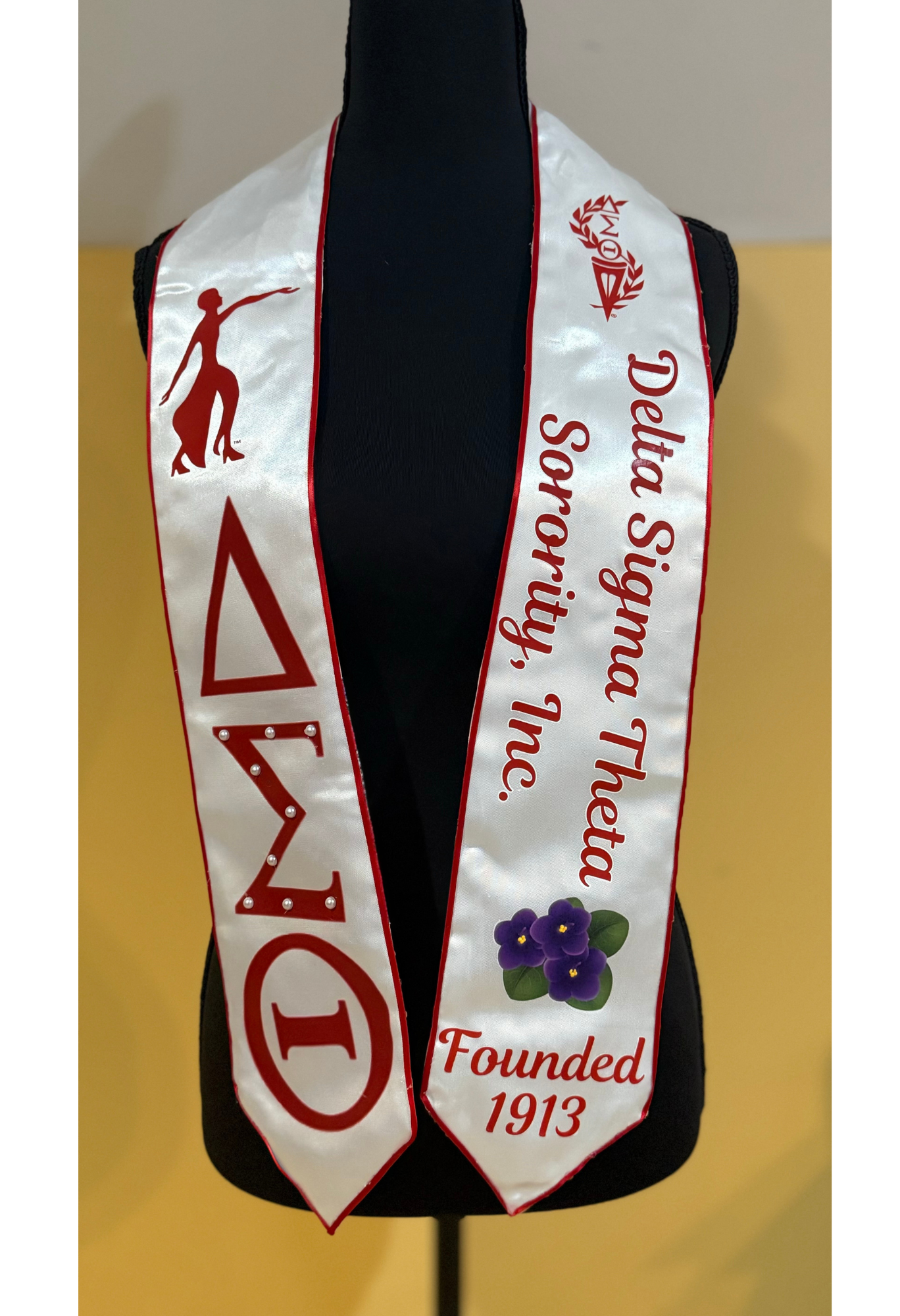 Delta Graduation Stole